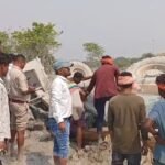 कोरबा में राखड़ डेम फूटा: जेसीबी ऑपरेटर मलबे में समाया